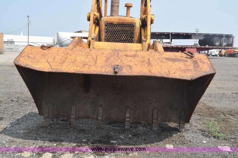 image for item L6742 International 100E track loader