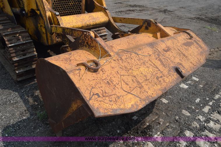 image for item L6742 International 100E track loader