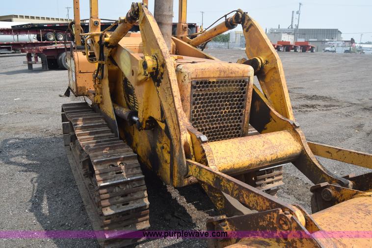 image for item L6742 International 100E track loader