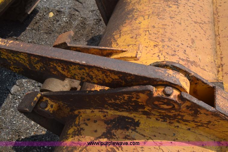 image for item L6742 International 100E track loader