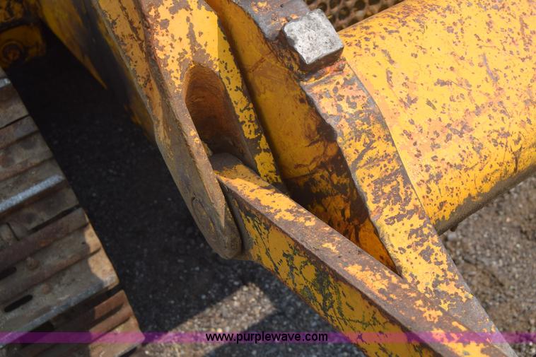 image for item L6742 International 100E track loader