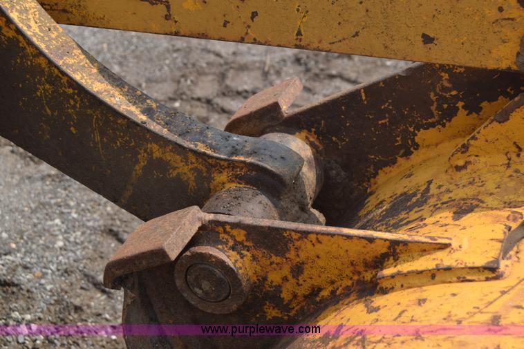 image for item L6742 International 100E track loader