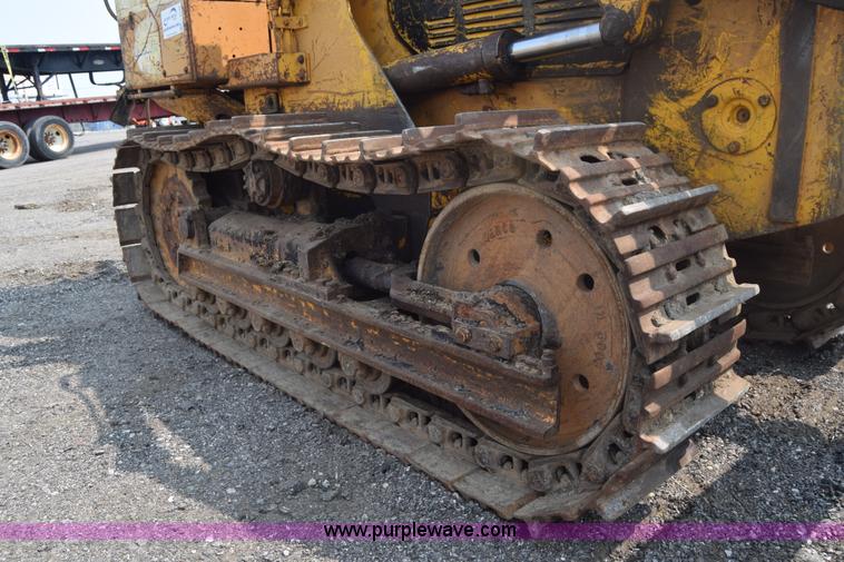 image for item L6742 International 100E track loader