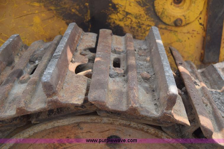 image for item L6742 International 100E track loader