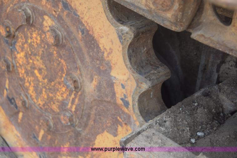 image for item L6742 International 100E track loader