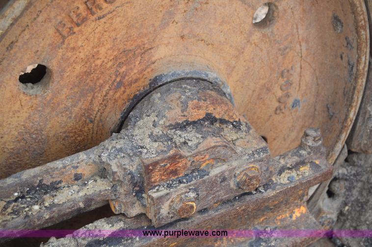 image for item L6742 International 100E track loader