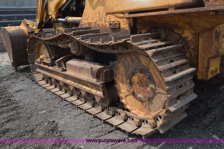 image for item L6742 International 100E track loader