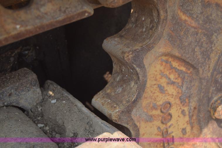 image for item L6742 International 100E track loader