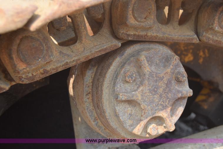 image for item L6742 International 100E track loader