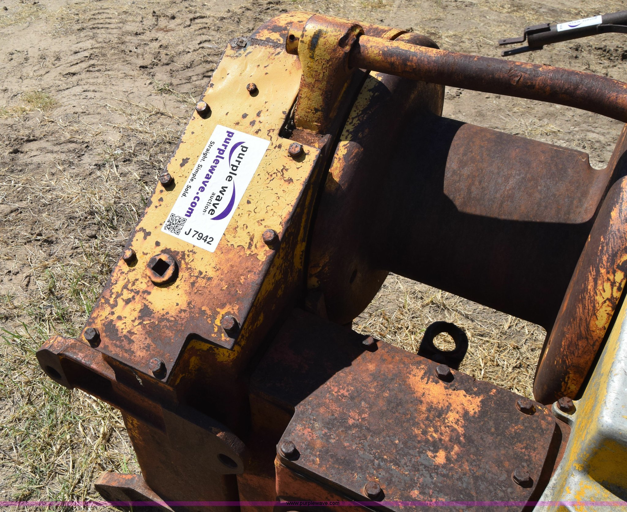 Hyster D7H dozer winch in Lyons, KS Item J7942 sold Purple Wave
