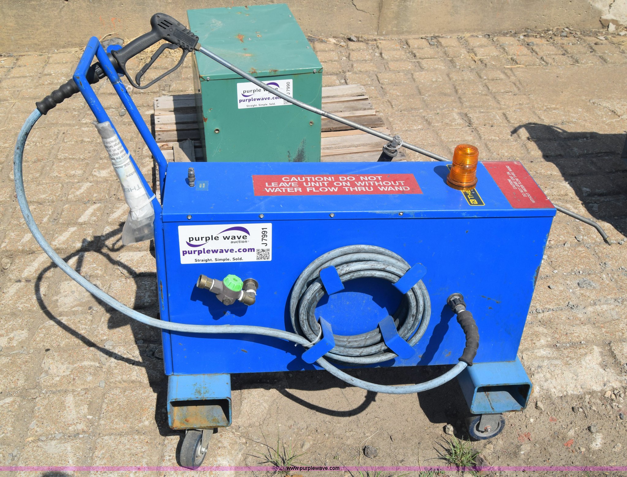 ThermaKleen 600E steam cleaner in Wichita, KS Item J7991 sold Purple Wave