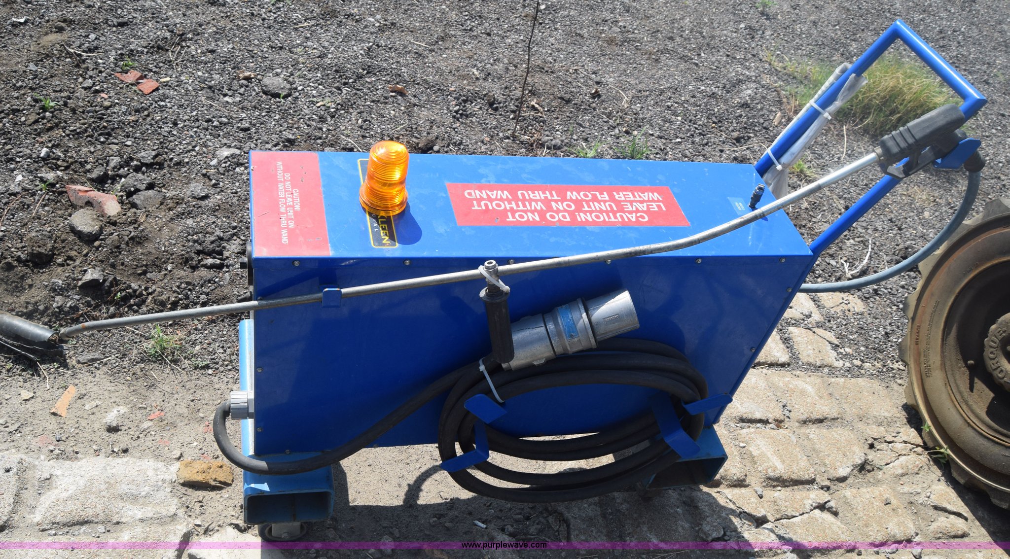 ThermaKleen 600E steam cleaner in Wichita, KS Item J7991 sold Purple Wave