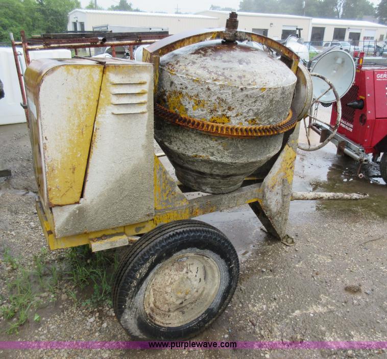 image for item AO9119 Gilson 660-9 concrete mixer