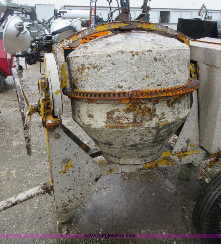 image for item AO9119 Gilson 660-9 concrete mixer