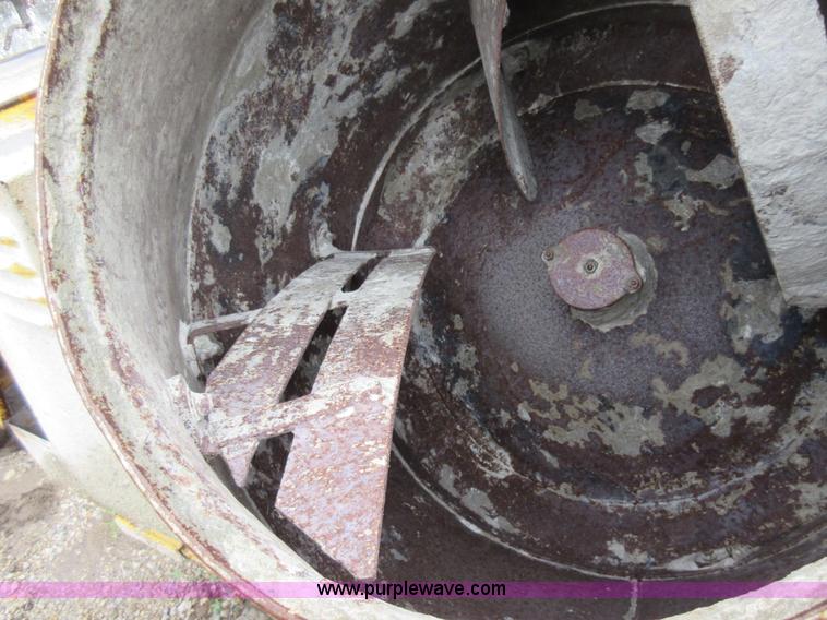 image for item AO9119 Gilson 660-9 concrete mixer