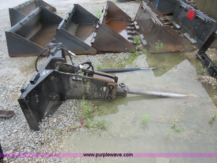 image for item AO9122 John Deere hydraulic breaker