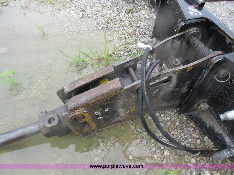 image for item AO9122 John Deere hydraulic breaker