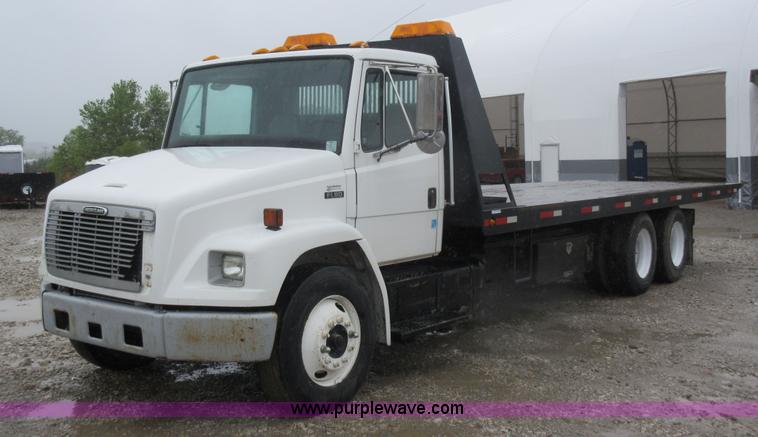 image for item AO9124 2003 Freightliner FL80 roll back truck
