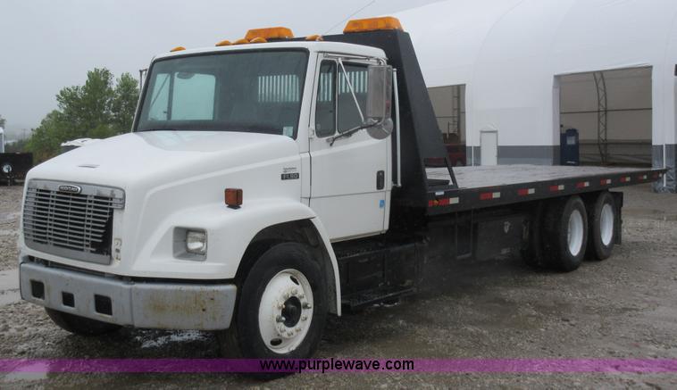 image for item AO9124 2003 Freightliner FL80 roll back truck