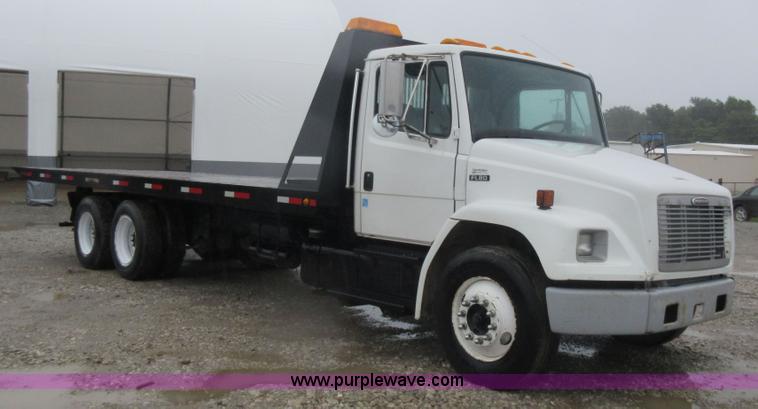 image for item AO9124 2003 Freightliner FL80 roll back truck