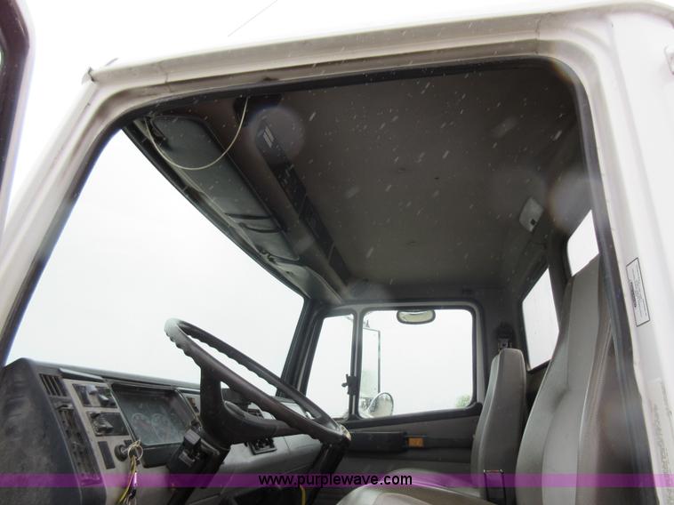 image for item AO9124 2003 Freightliner FL80 roll back truck