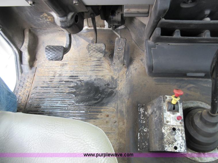 image for item AO9124 2003 Freightliner FL80 roll back truck