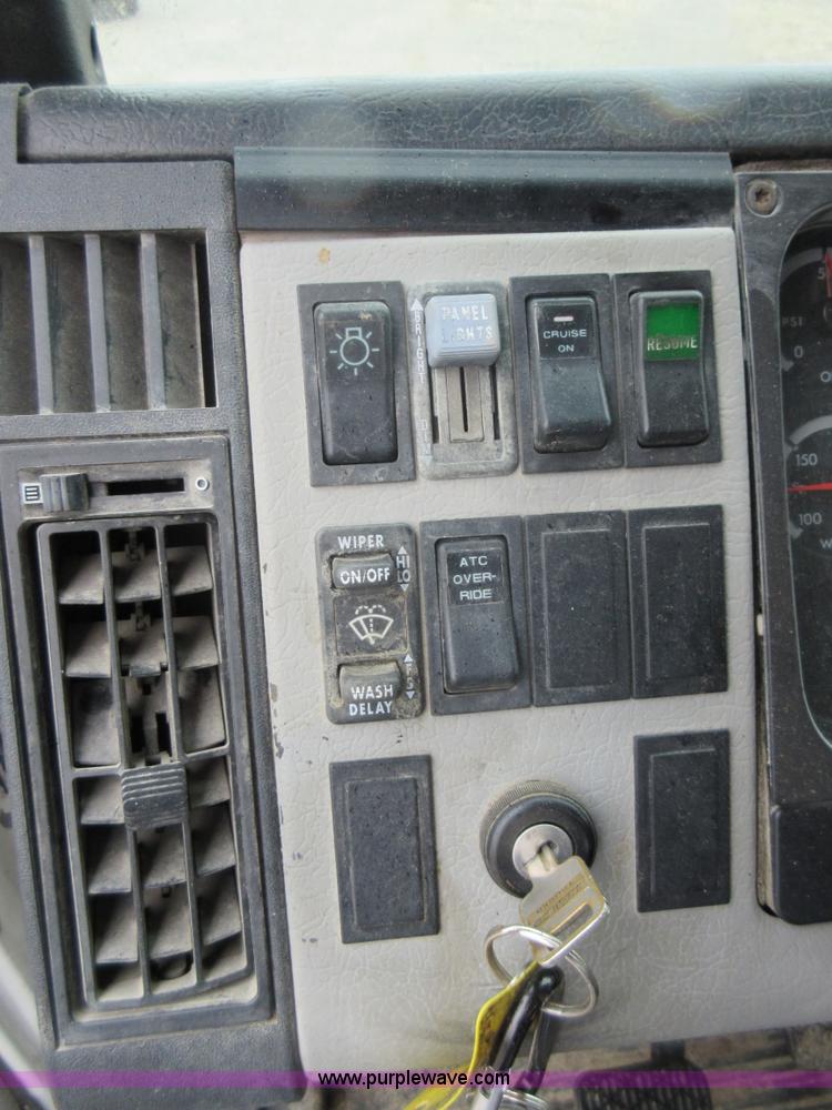 image for item AO9124 2003 Freightliner FL80 roll back truck