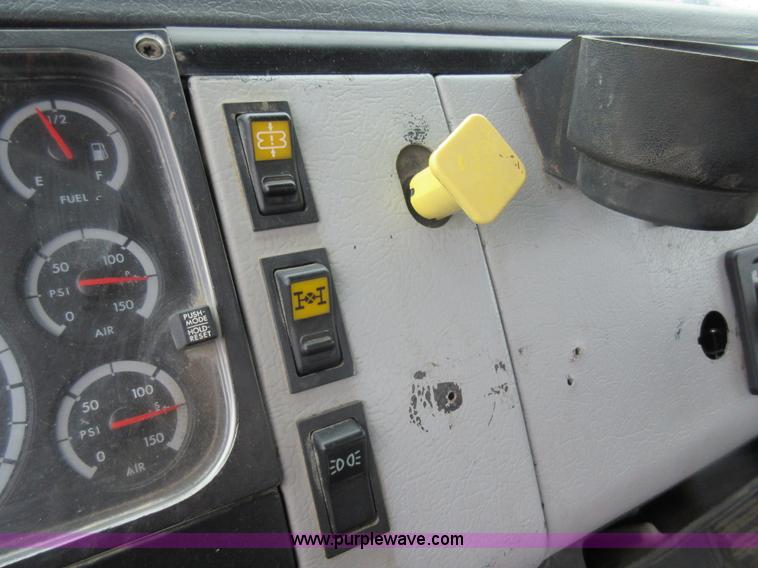 image for item AO9124 2003 Freightliner FL80 roll back truck