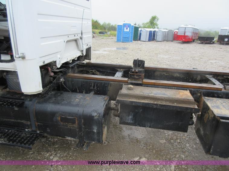 image for item AO9124 2003 Freightliner FL80 roll back truck