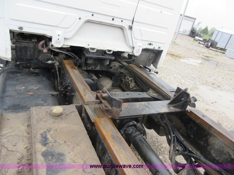 image for item AO9124 2003 Freightliner FL80 roll back truck