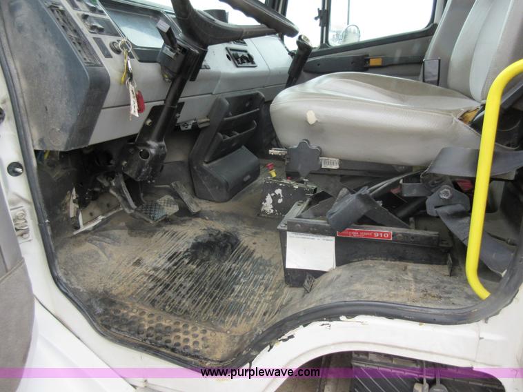 image for item AO9124 2003 Freightliner FL80 roll back truck