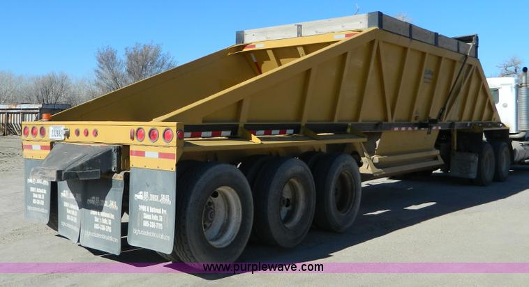 image for item AQ9410 1997 Ranco bottom dump trailer