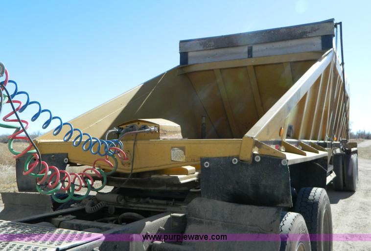 image for item AQ9410 1997 Ranco bottom dump trailer
