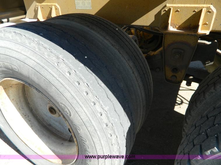 image for item AQ9410 1997 Ranco bottom dump trailer