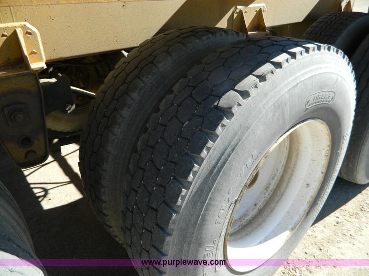 image for item AQ9410 1997 Ranco bottom dump trailer