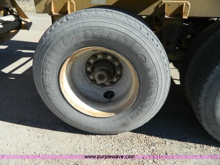 image for item AQ9410 1997 Ranco bottom dump trailer