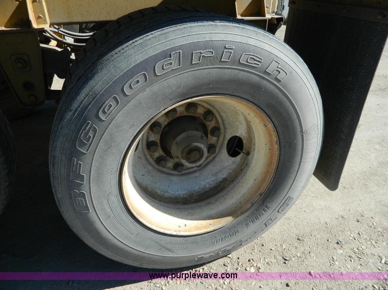 image for item AQ9410 1997 Ranco bottom dump trailer