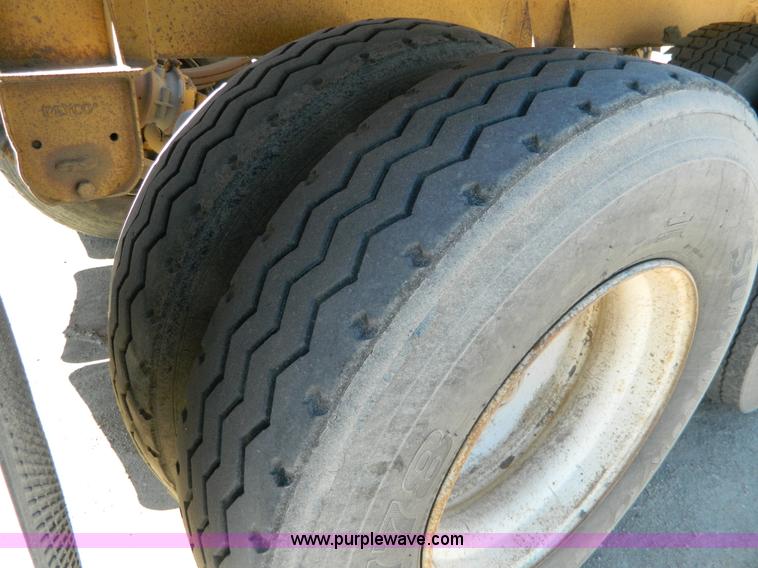 image for item AQ9410 1997 Ranco bottom dump trailer