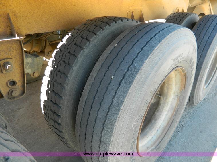 image for item AQ9410 1997 Ranco bottom dump trailer