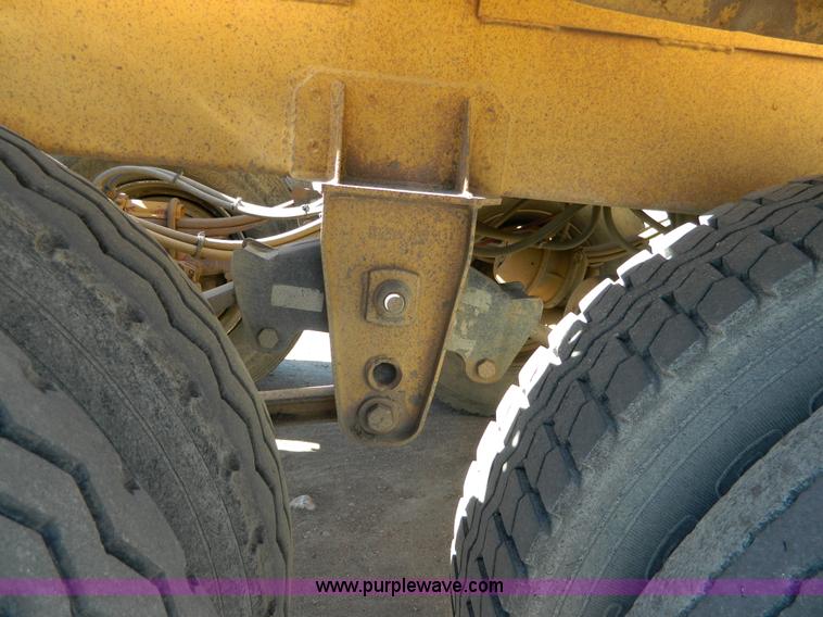 image for item AQ9410 1997 Ranco bottom dump trailer