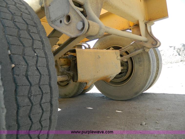 image for item AQ9410 1997 Ranco bottom dump trailer