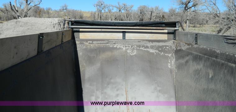 image for item AQ9410 1997 Ranco bottom dump trailer