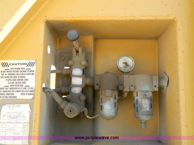 image for item AQ9410 1997 Ranco bottom dump trailer