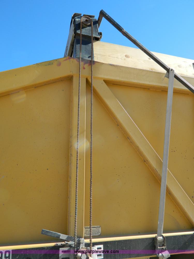 image for item AQ9410 1997 Ranco bottom dump trailer