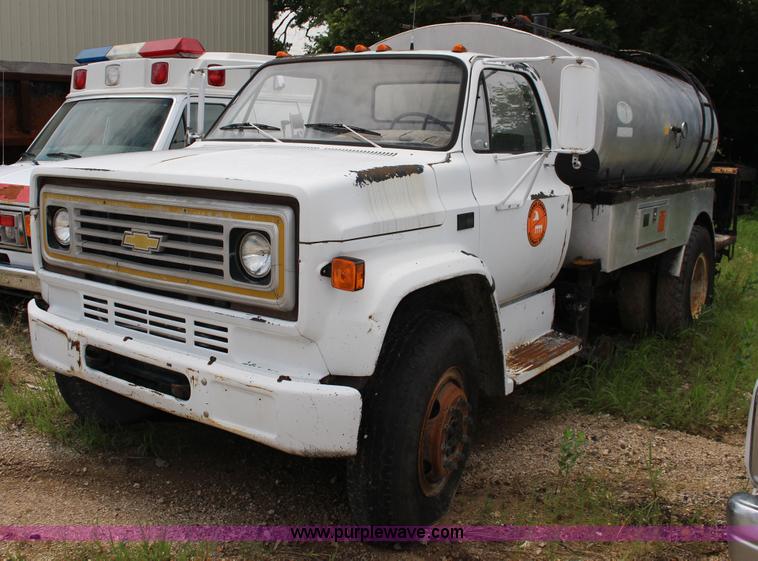image for item F7970 1988 Chevrolet C60 oil distributior truck