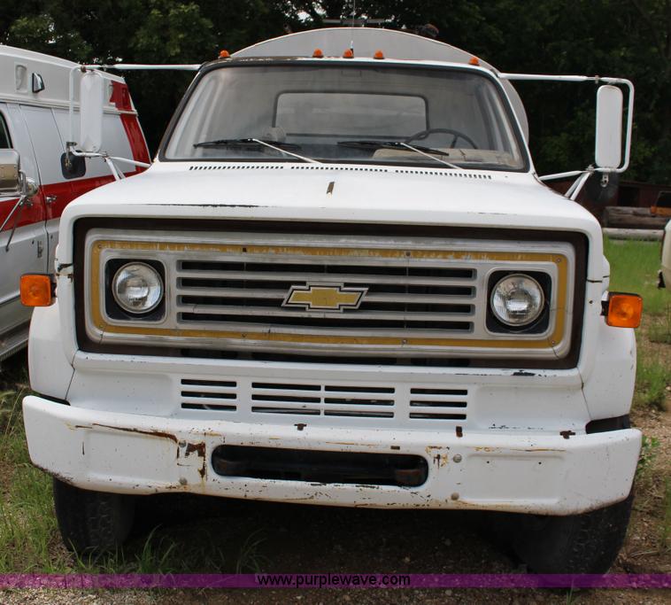 image for item F7970 1988 Chevrolet C60 oil distributior truck