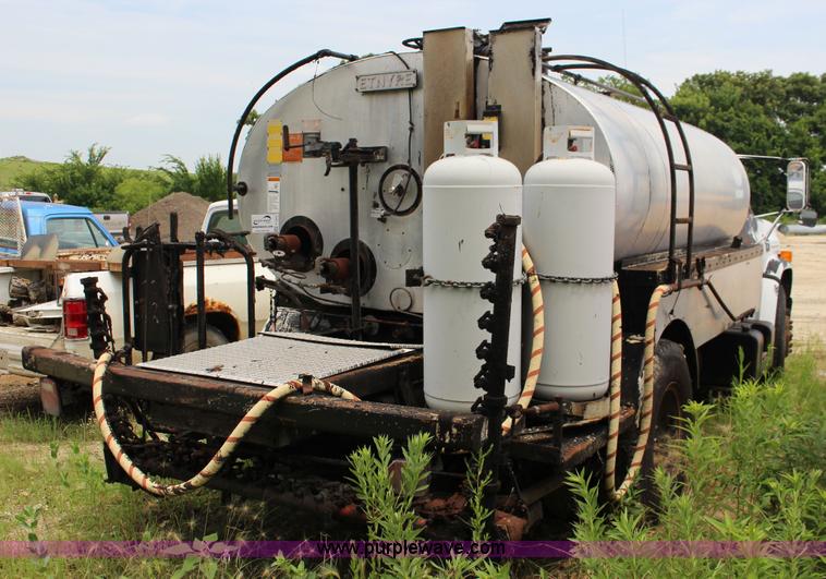 image for item F7970 1988 Chevrolet C60 oil distributior truck