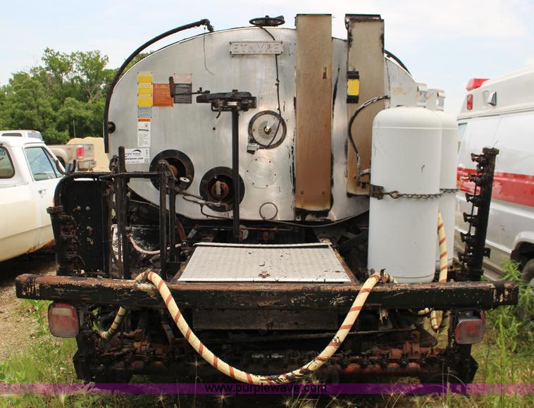 image for item F7970 1988 Chevrolet C60 oil distributior truck