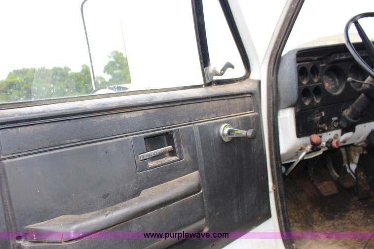 image for item F7970 1988 Chevrolet C60 oil distributior truck