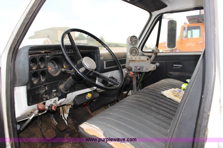 image for item F7970 1988 Chevrolet C60 oil distributior truck